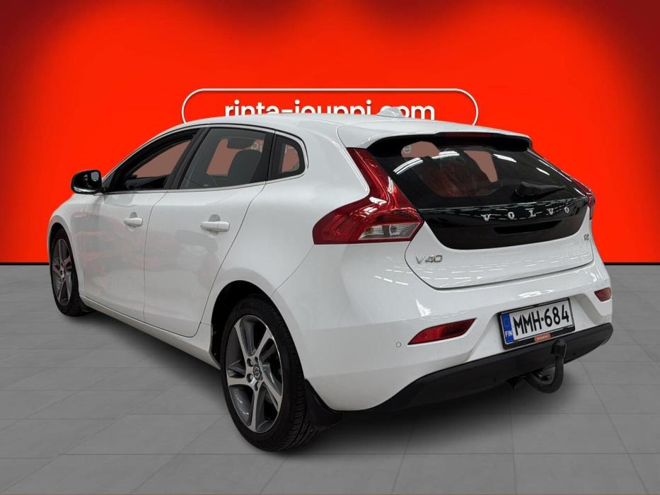 VOLVO V40 2015