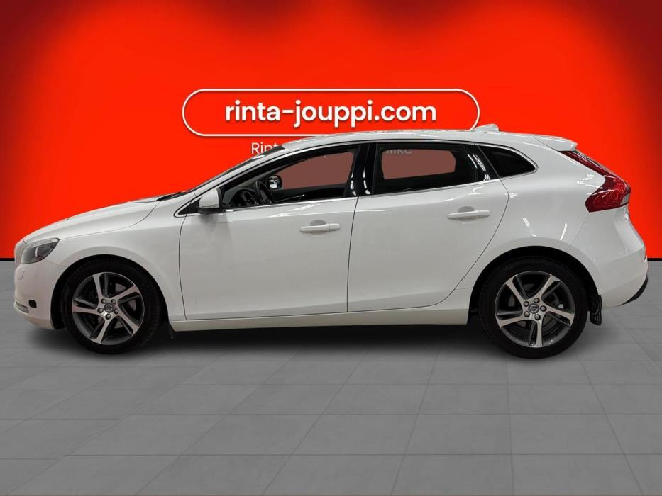 VOLVO V40 2015