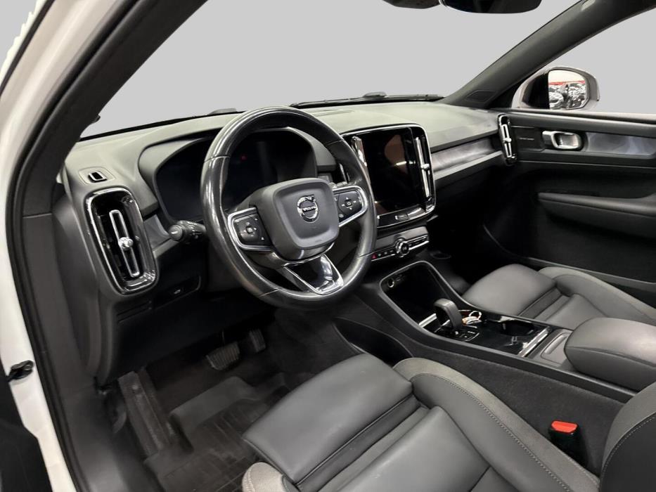 VOLVO XC40 2024