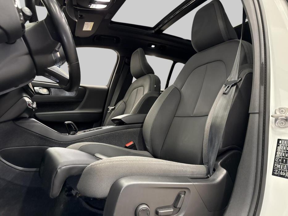 VOLVO XC40 2024