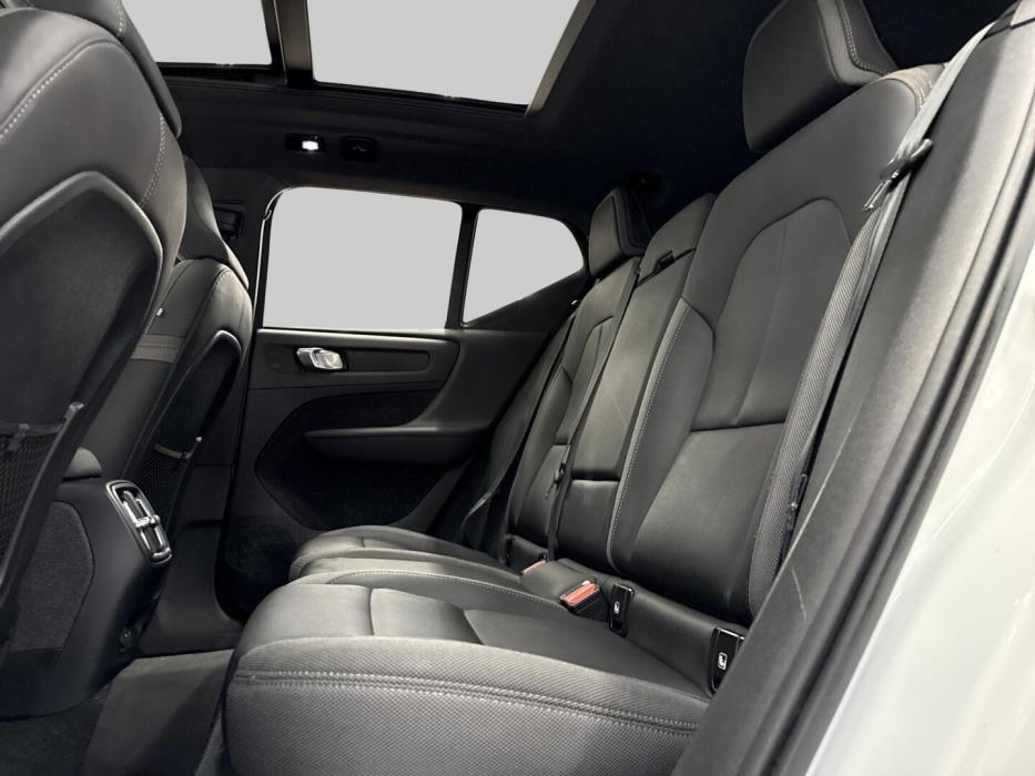 VOLVO XC40 2024