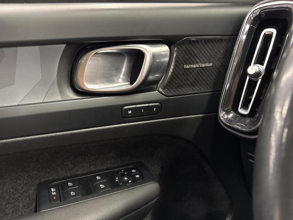 VOLVO XC40 2024
