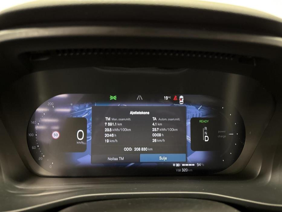 VOLVO XC40 2024