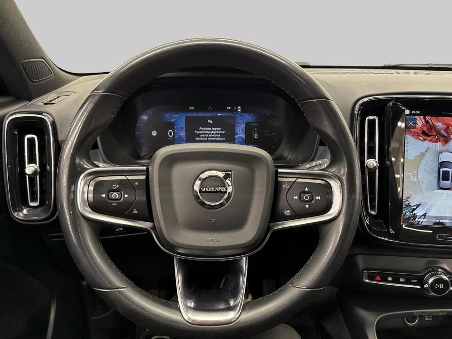 VOLVO XC40 2024