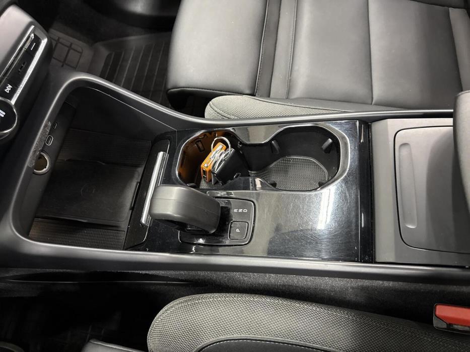 VOLVO XC40 2024