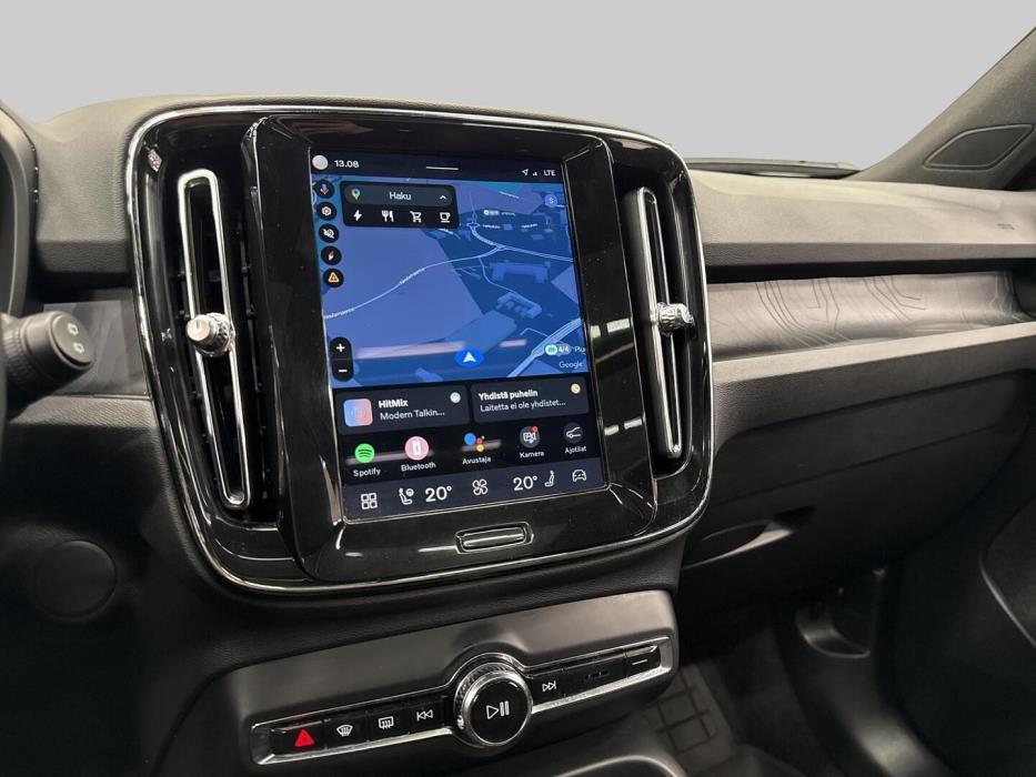 VOLVO XC40 2024