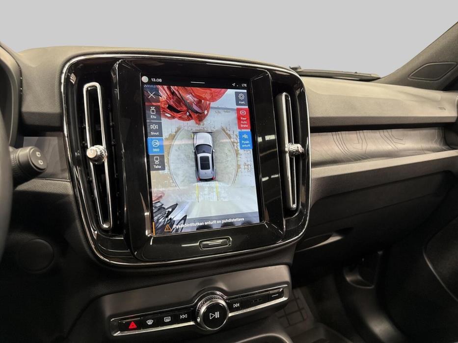 VOLVO XC40 2024