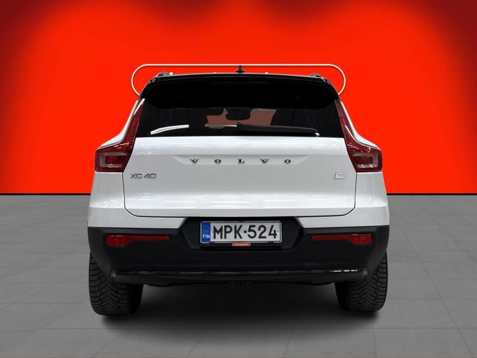 VOLVO XC40 2024