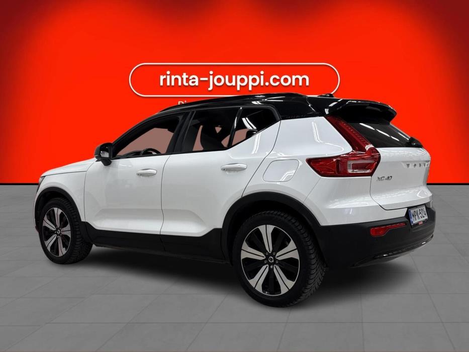 VOLVO XC40 2024