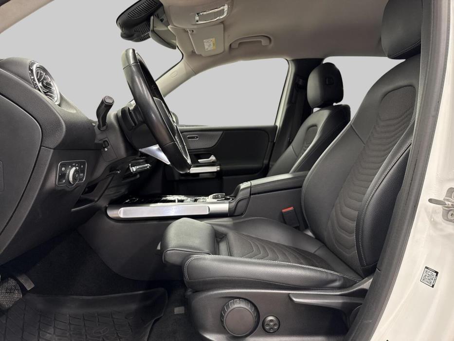 MERCEDES-BENZ EQB 2024