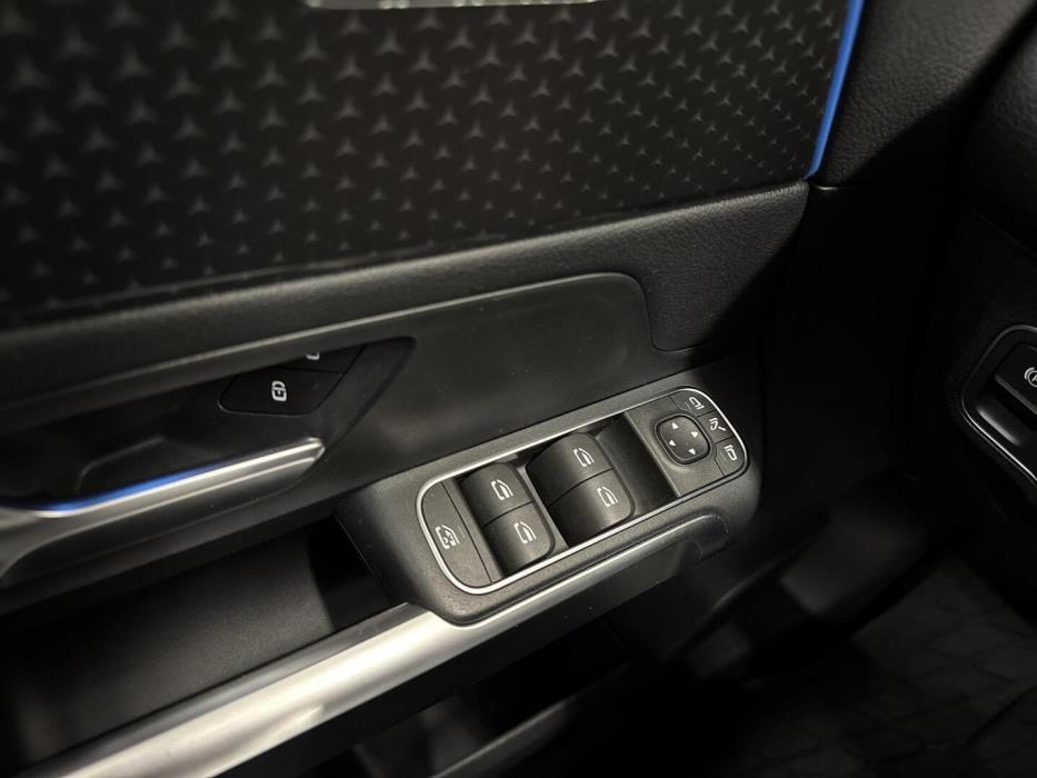 MERCEDES-BENZ EQB 2024