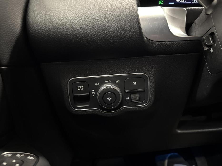 MERCEDES-BENZ EQB 2024