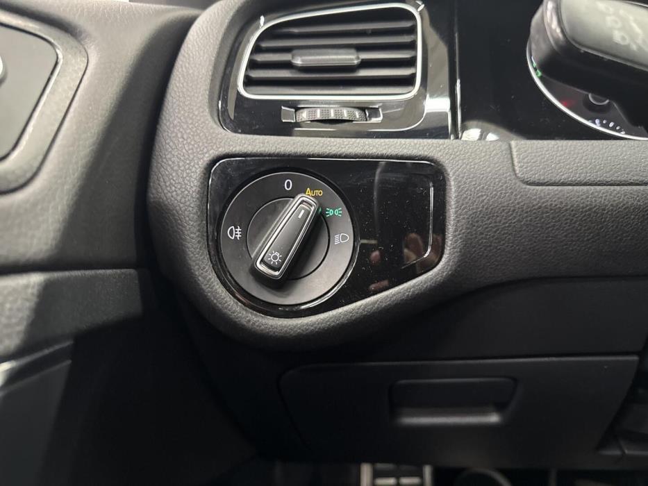 VOLKSWAGEN Golf 2020