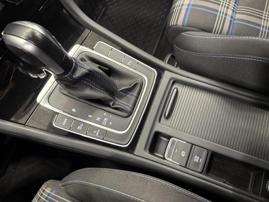 VOLKSWAGEN Golf 2020