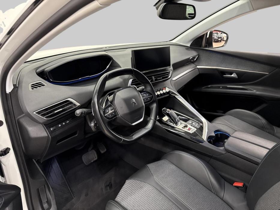 PEUGEOT 5008 2021