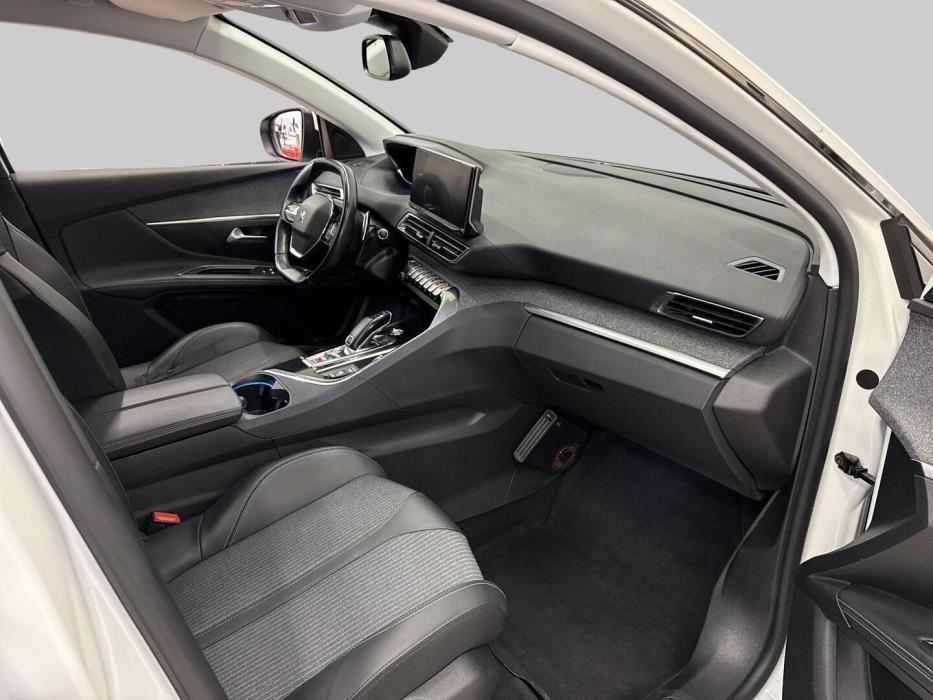 PEUGEOT 5008 2021