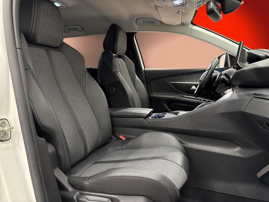 PEUGEOT 5008 2021