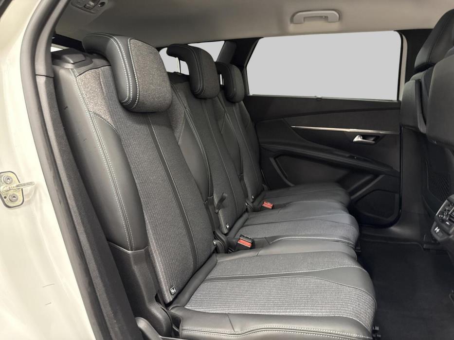 PEUGEOT 5008 2021