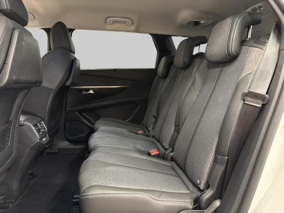 PEUGEOT 5008 2021