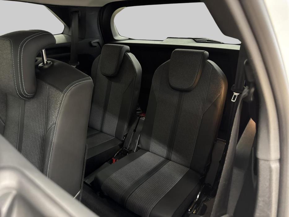 PEUGEOT 5008 2021