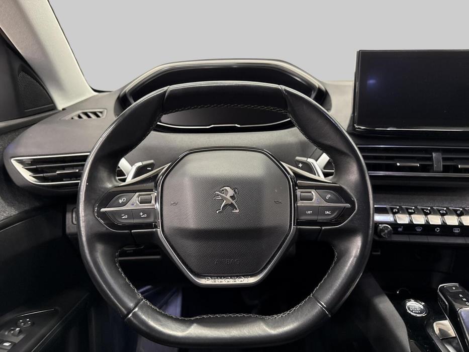 PEUGEOT 5008 2021