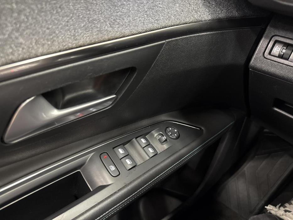 PEUGEOT 5008 2021