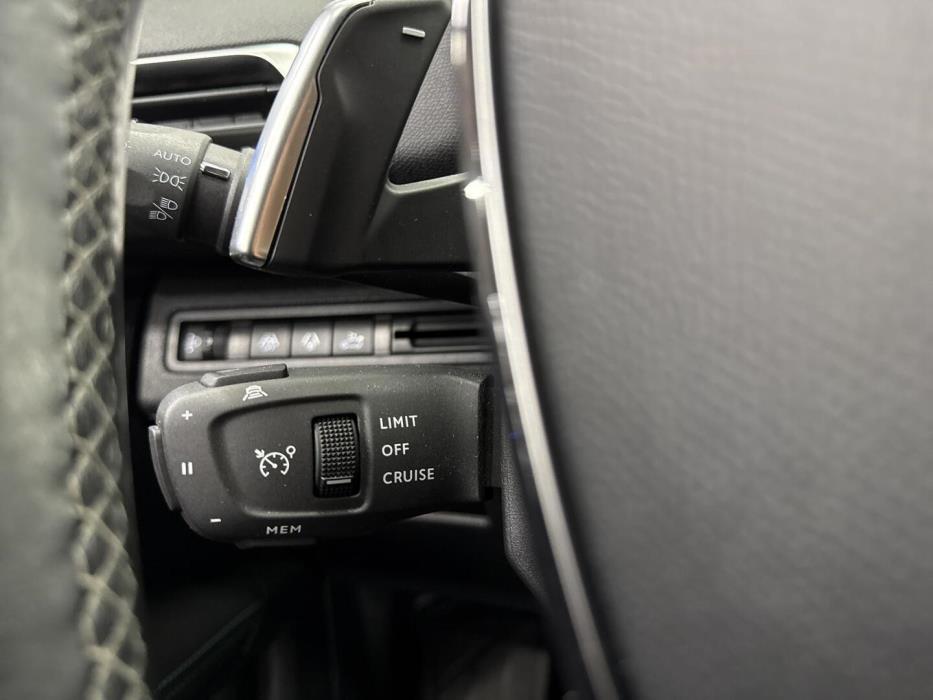 PEUGEOT 5008 2021