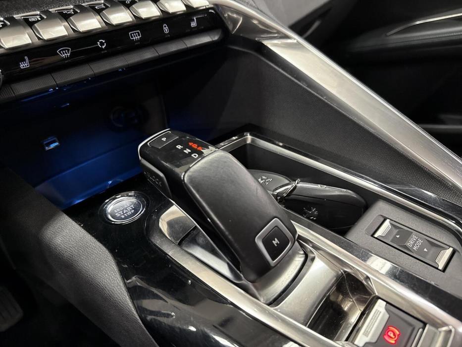 PEUGEOT 5008 2021