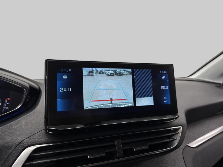 PEUGEOT 5008 2021