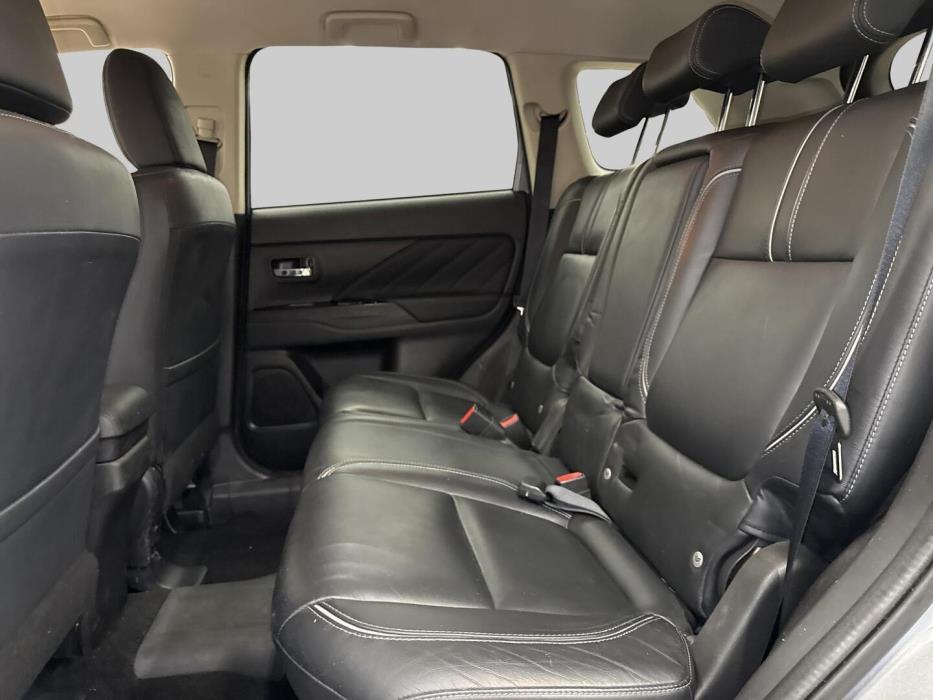 MITSUBISHI Outlander PHEV 2015