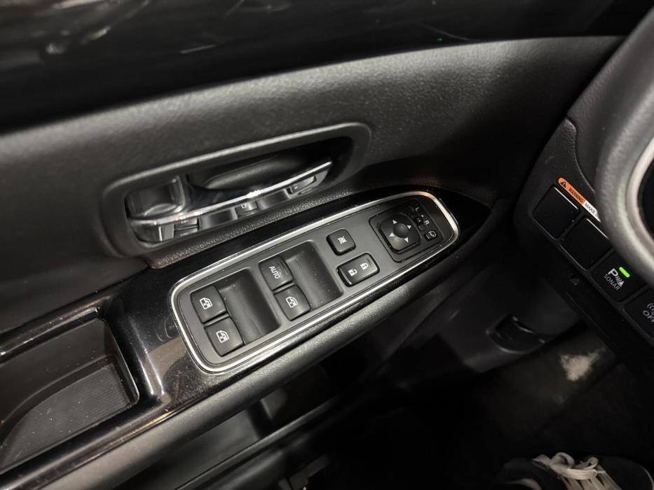 MITSUBISHI Outlander PHEV 2015