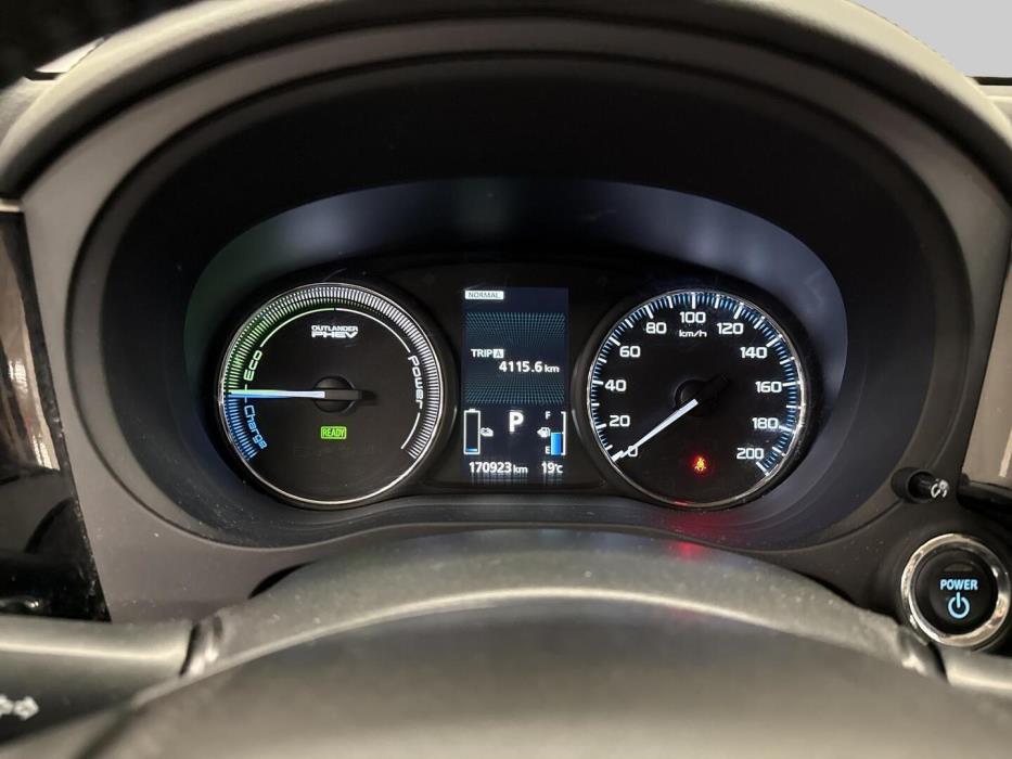 MITSUBISHI Outlander PHEV 2015