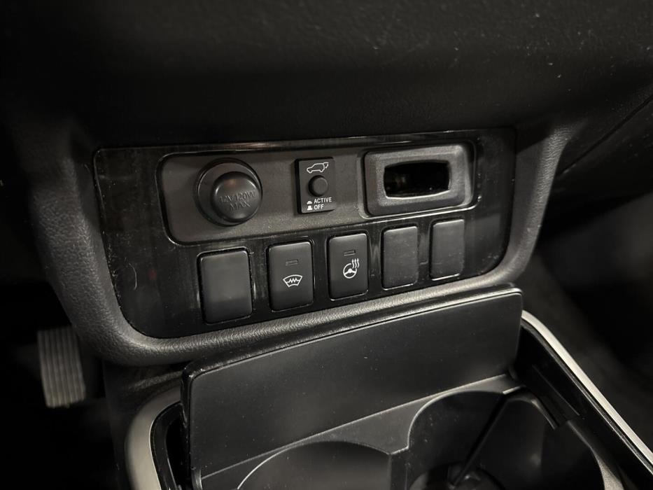 MITSUBISHI Outlander PHEV 2015