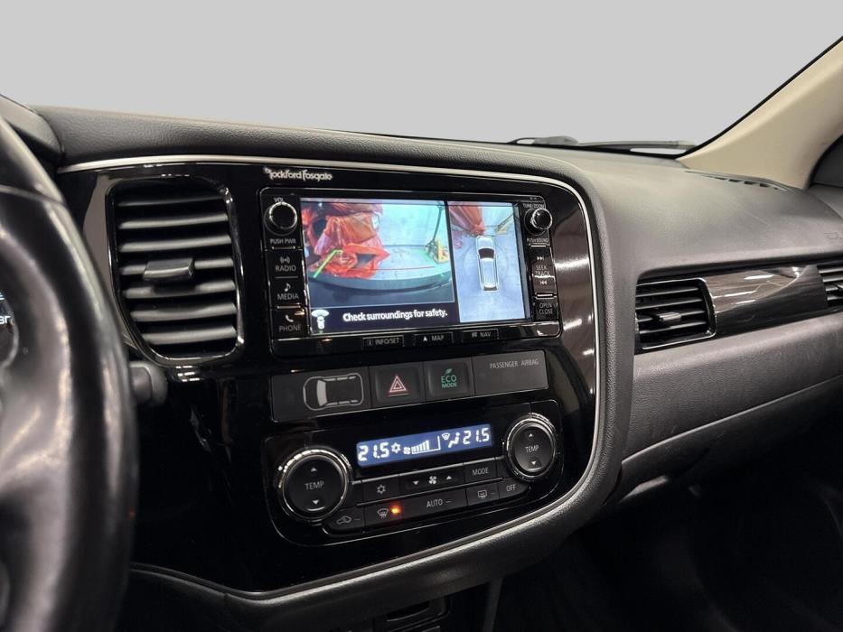 MITSUBISHI Outlander PHEV 2015