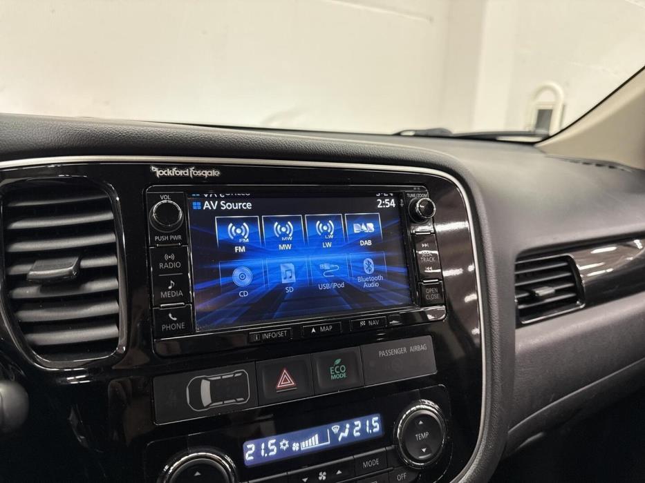 MITSUBISHI Outlander PHEV 2015