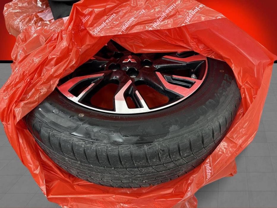 MITSUBISHI Outlander PHEV 2015