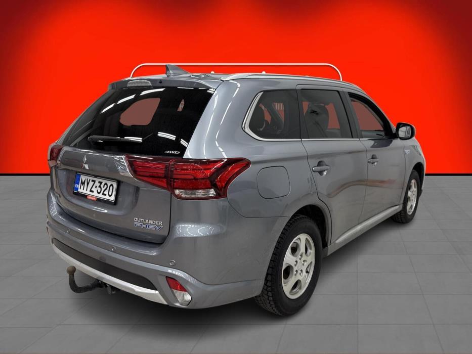 MITSUBISHI Outlander PHEV 2015