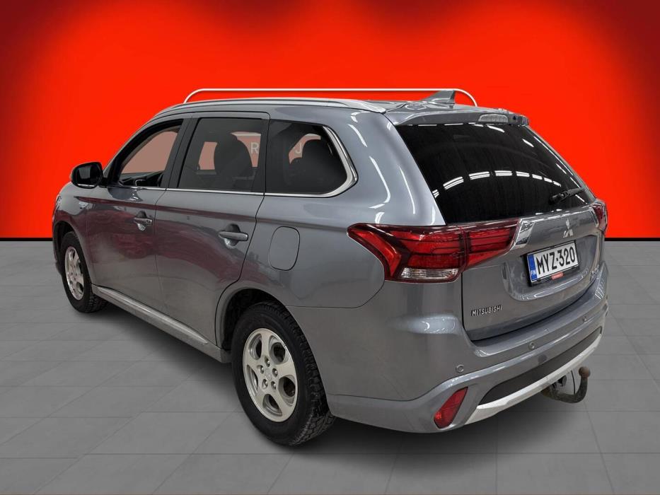 MITSUBISHI Outlander PHEV 2015