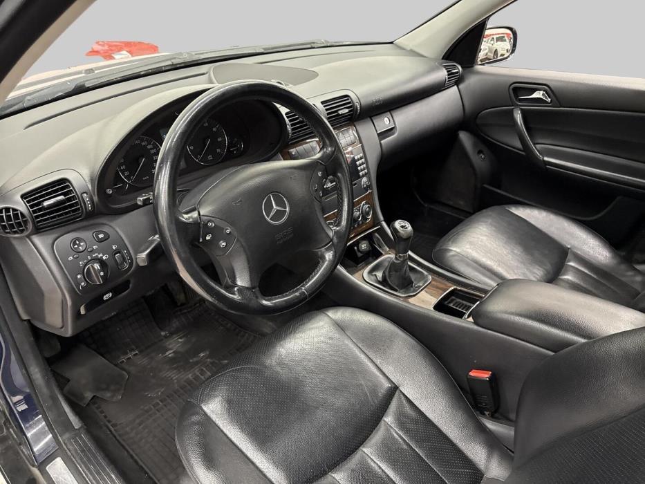 MERCEDES-BENZ C 2004