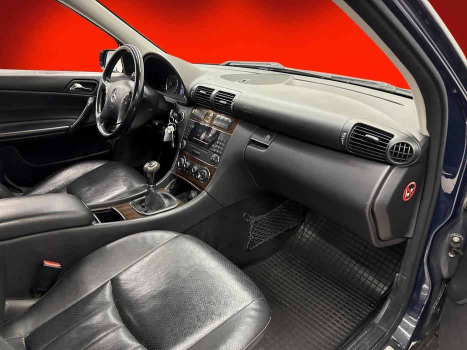 MERCEDES-BENZ C 2004