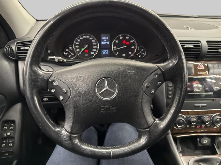 MERCEDES-BENZ C 2004