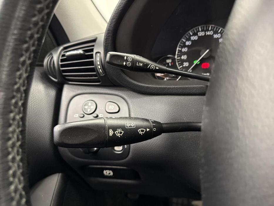 MERCEDES-BENZ C 2004