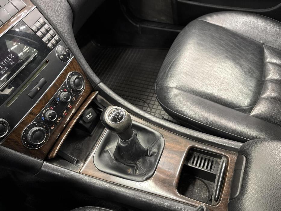 MERCEDES-BENZ C 2004