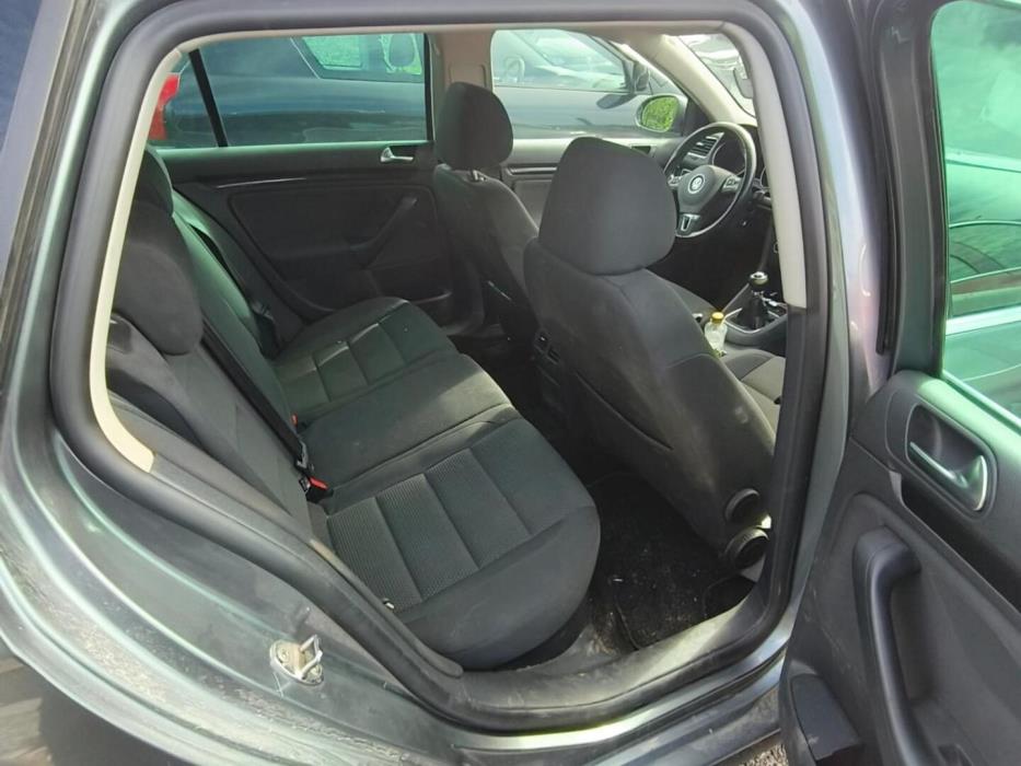 VOLKSWAGEN Golf 2010