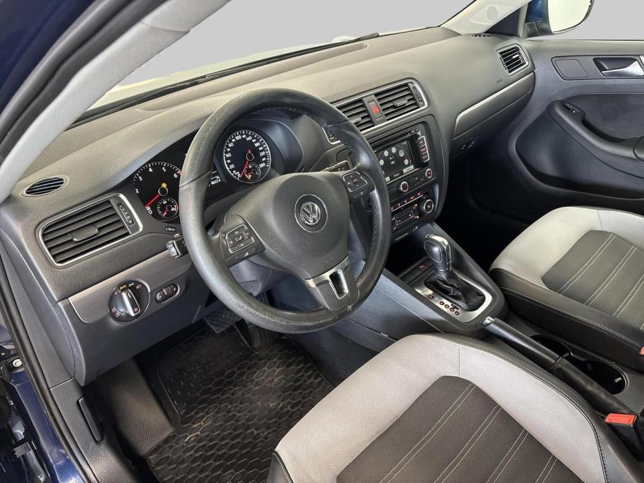VOLKSWAGEN Jetta 2012