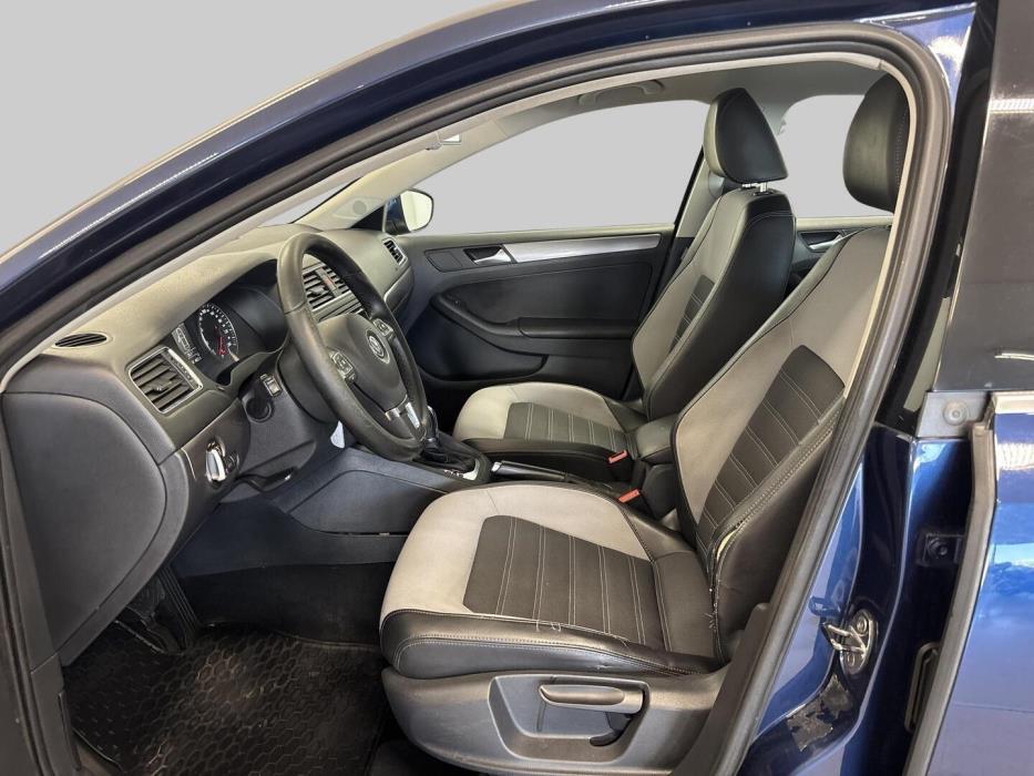 VOLKSWAGEN Jetta 2012