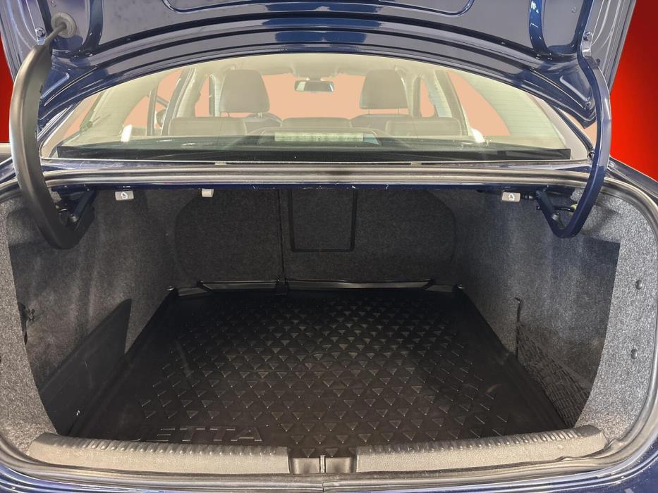 VOLKSWAGEN Jetta 2012