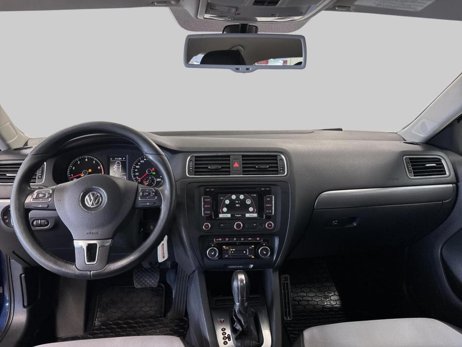 VOLKSWAGEN Jetta 2012