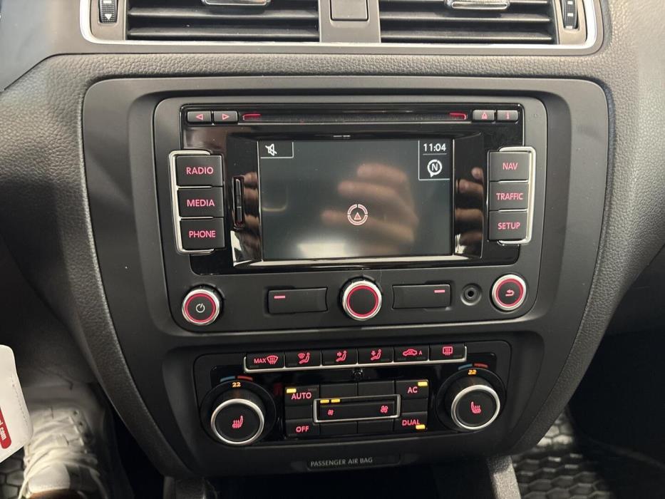 VOLKSWAGEN Jetta 2012