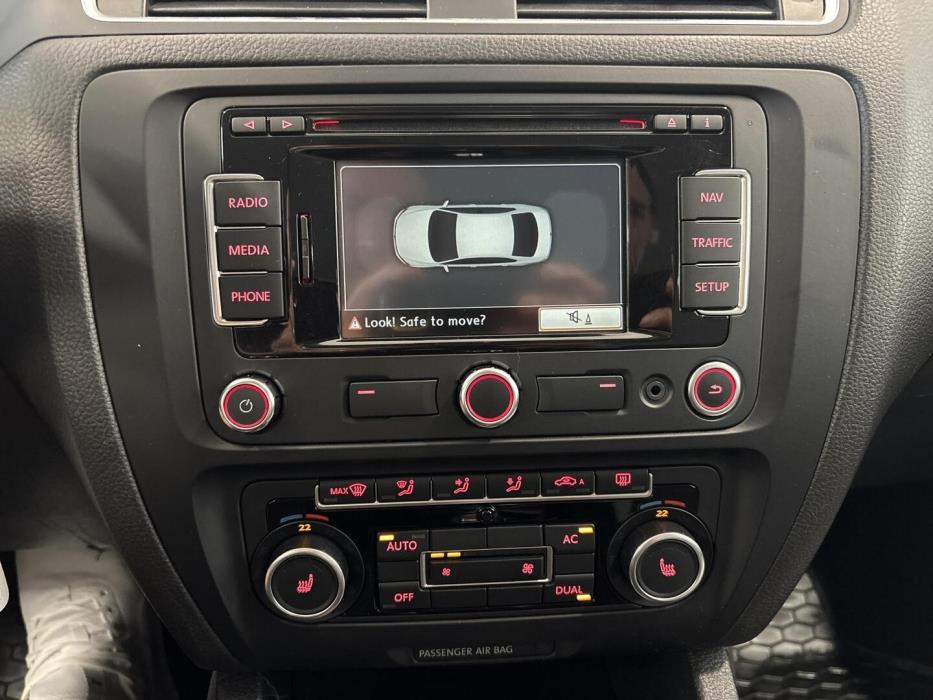 VOLKSWAGEN Jetta 2012